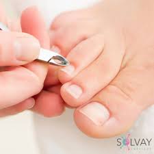 Pédicure complète (coupe et mise en forme des ongles, râpe et massage) 